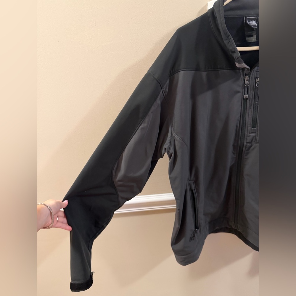 The North Face Men's Black & Gray Performance Softshell Jacket - Picture 2 of 6